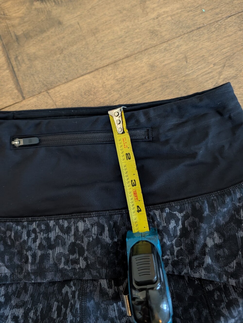 Lululemon Black Cheetah Printed Speed Ups High Waisted Size 4 With 4"Inseam 🖤 - Picture 2 of 5